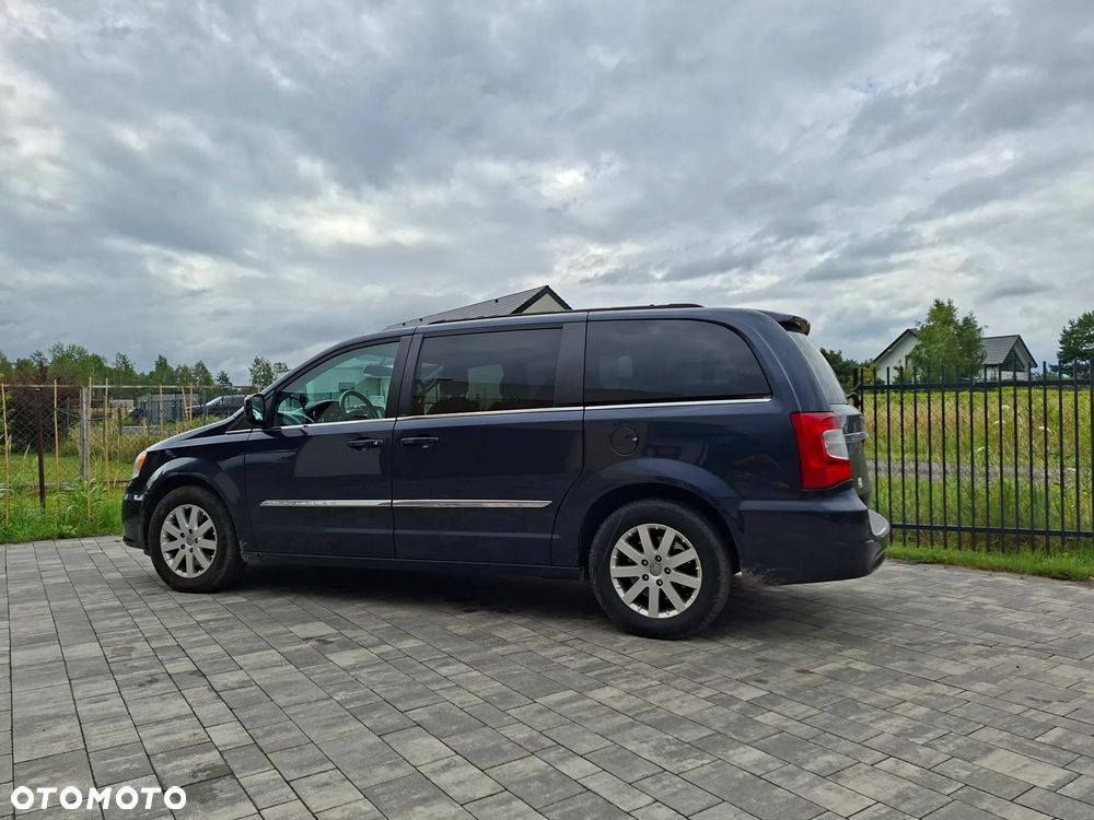 Chrysler Town & Country - 5