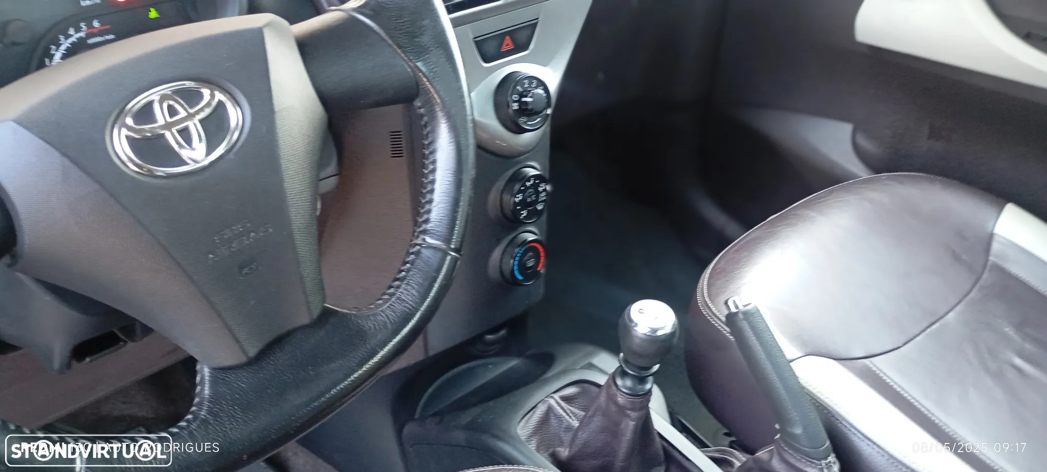 Toyota iQ 1.4 D-4D - 17