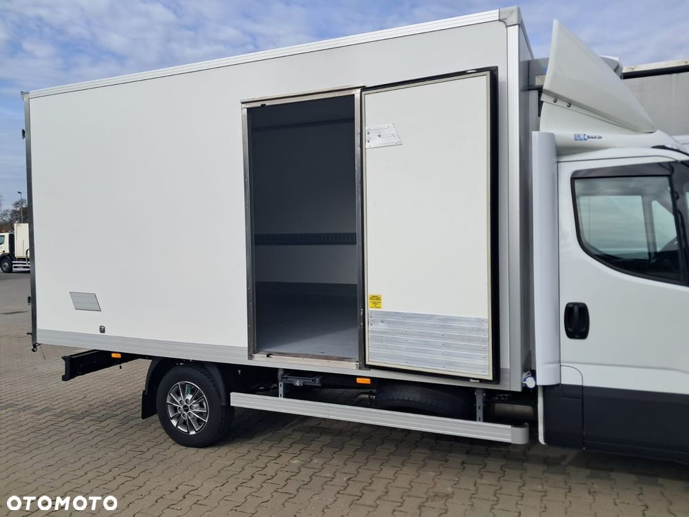 Iveco Daily 35S18 izoterma 8 EP z spojlerem i agregatem - 25