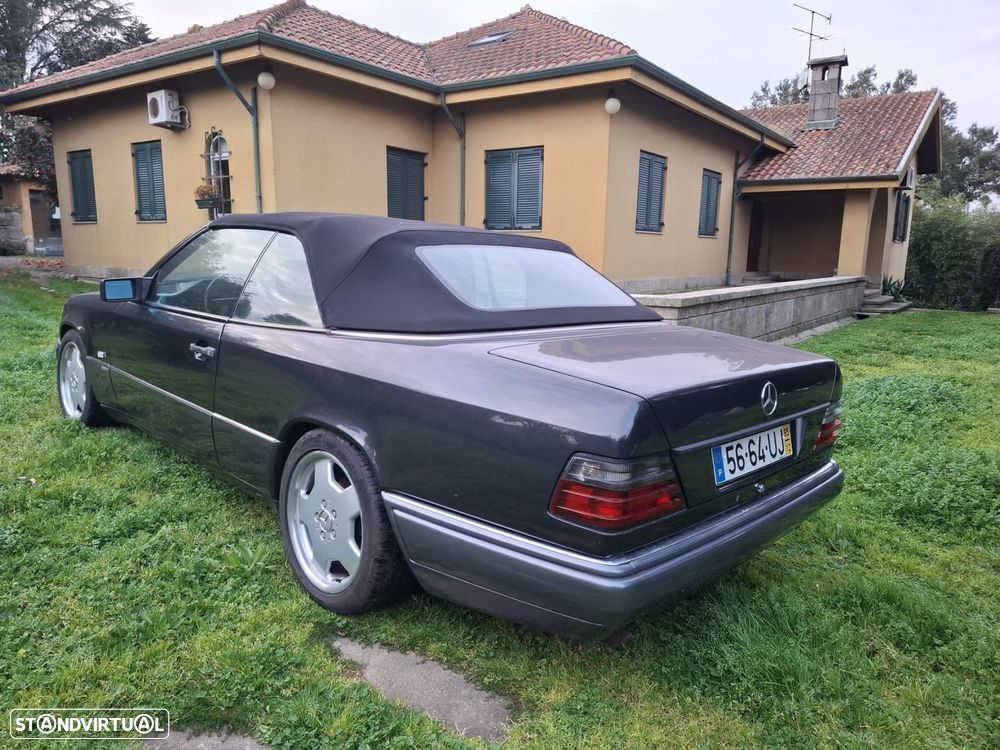 Mercedes-Benz E 200 - 12