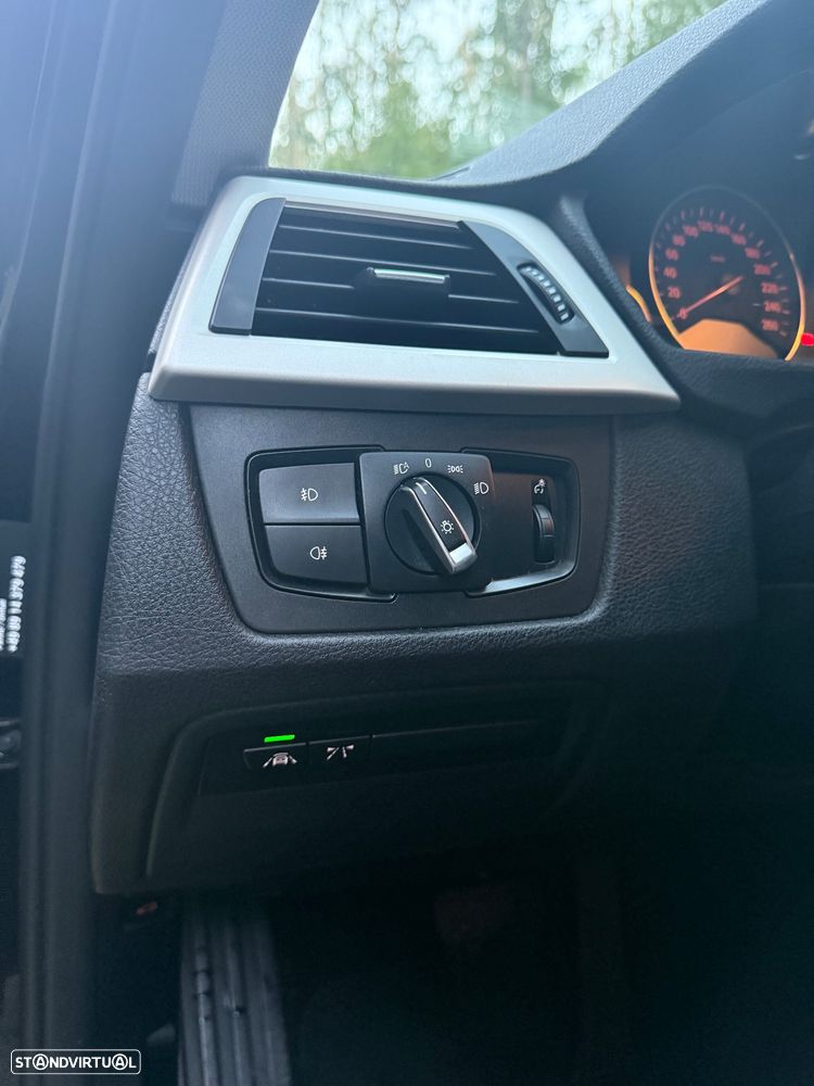 BMW 320 d Touring xDrive Auto - 8