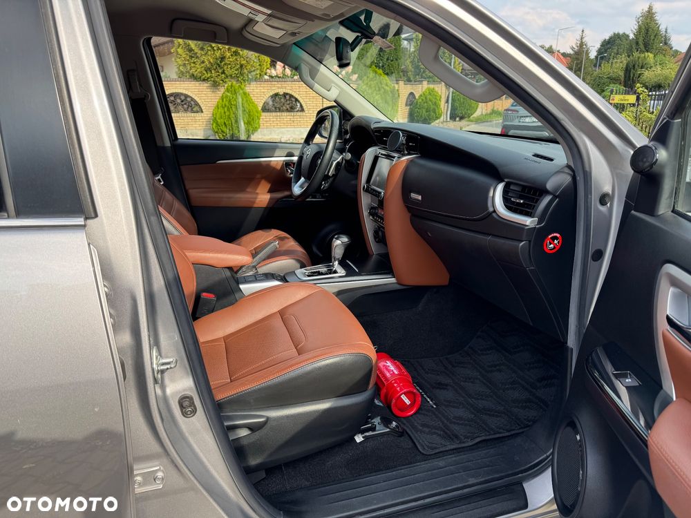Toyota Fortuner - 10