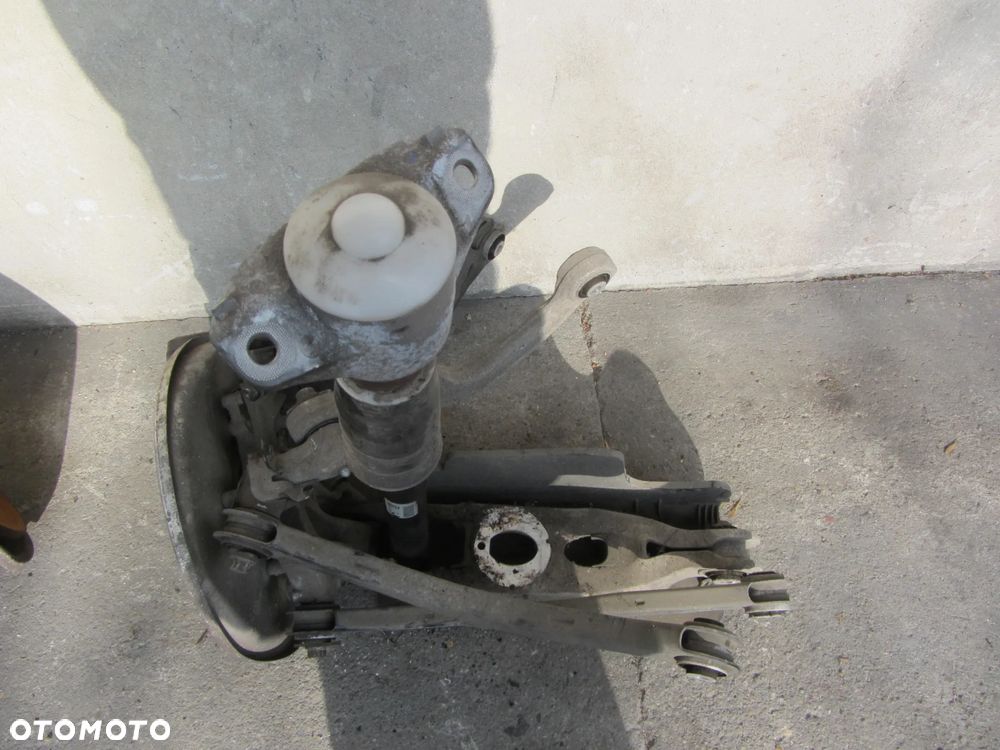 AUDI A4 B8 zwrotnica wahacze prawa lewa tył - 4