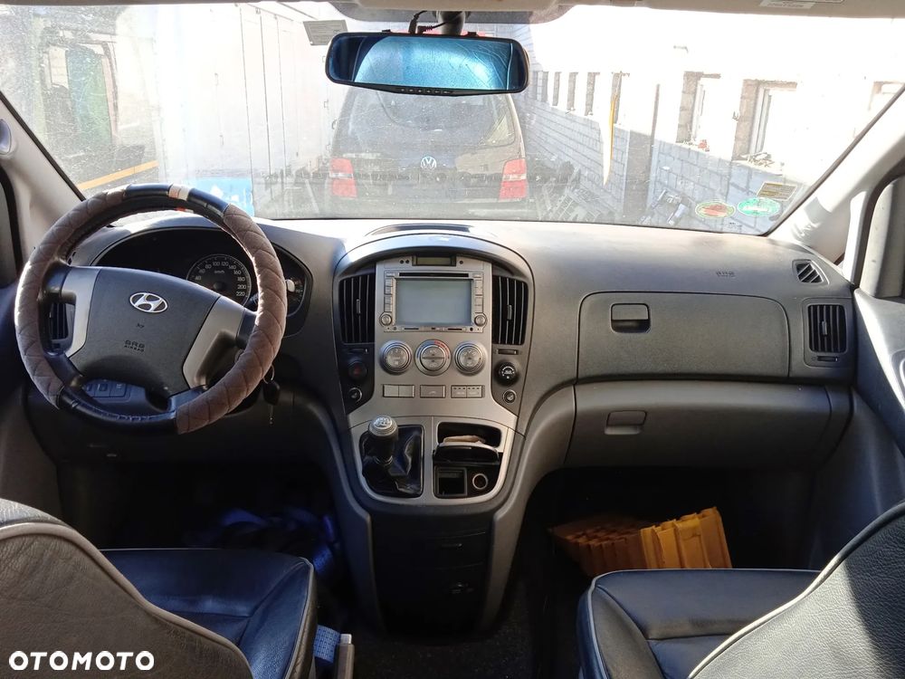 Na części Hyundai H1 II Wagon 2.5 CRDI 2010 lakier NBA silnik D4CBA skrzynia biegów GZ04 maska klapa drzwi przesuwne zderzak lampa błotnik fotel kanapa 7 miejsc szyba - 11