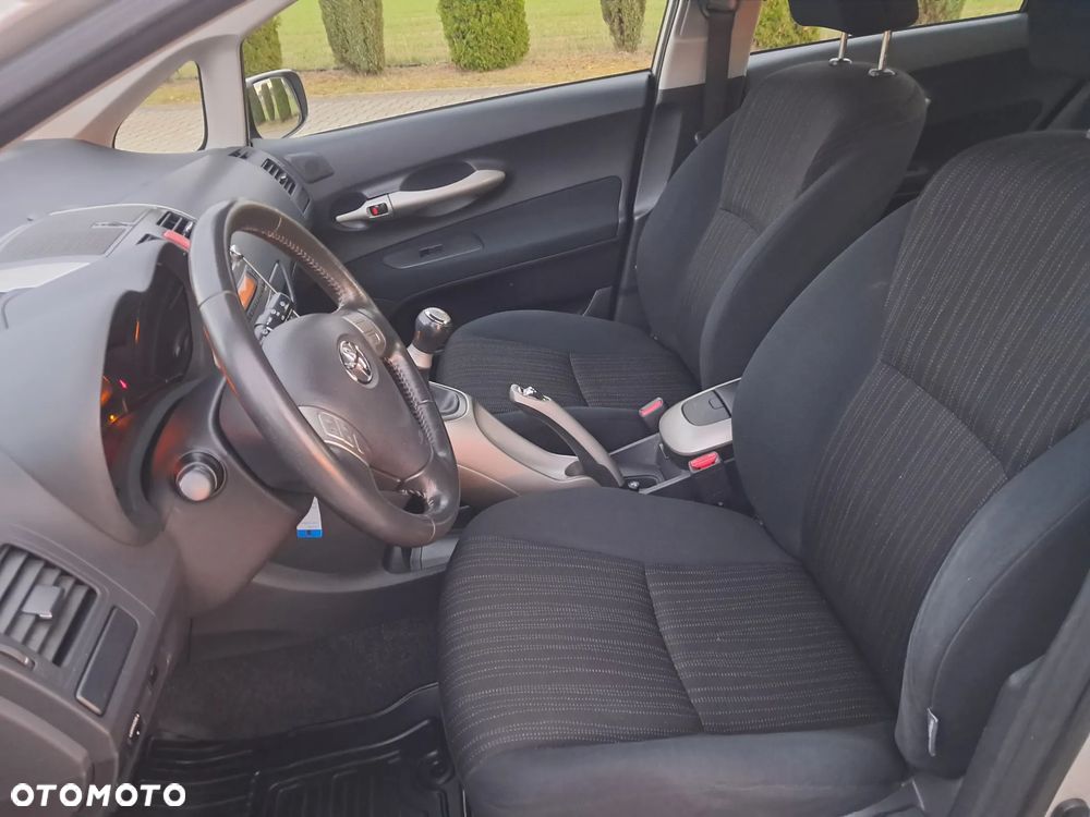 Toyota Auris 1.6 VVT-i Executive - 18