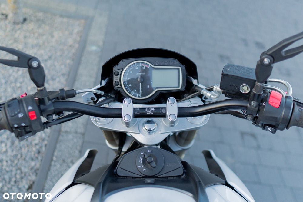 Suzuki GSR - 22