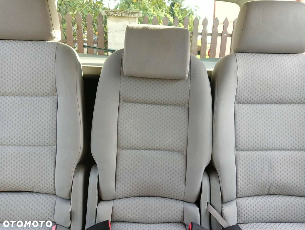 Volkswagen Touran 1.9 TDI Conceptline - 10