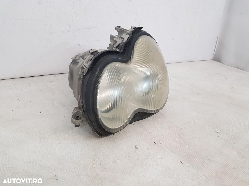Far stanga Mercedes C Class W203 halogen 1305235663 - 3