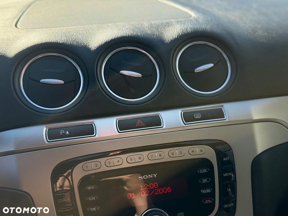 Ford S-Max - 13