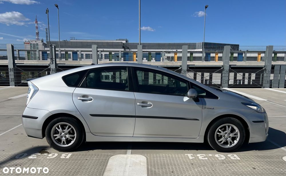 Toyota Prius (Hybrid) Executive - 6