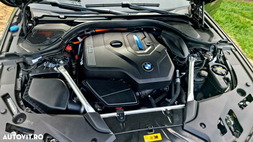 BMW Seria 5 530e Aut. Luxury Line - 31