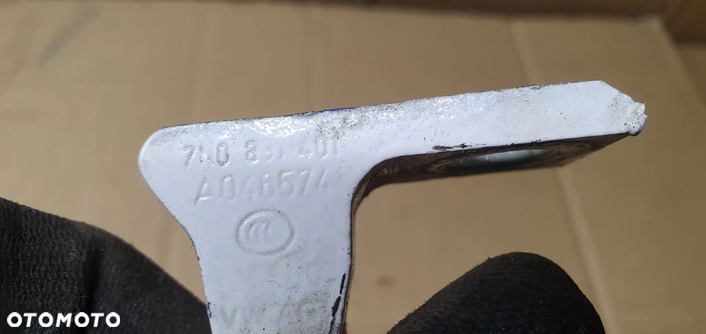 Zawias zawiasy drzwi lewy przód para VW UP 7N0831401 - 6