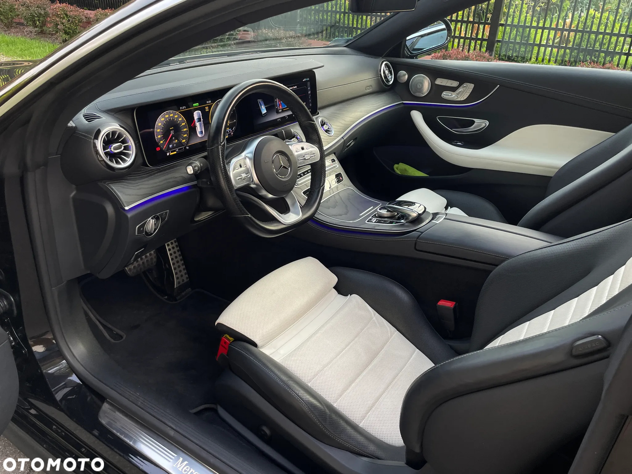 Mercedes-Benz Klasa E 300 Coupe 9G-TRONIC - 8