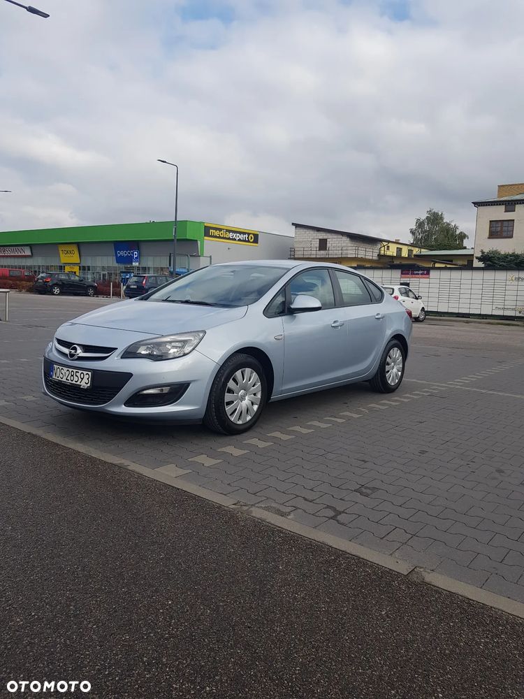 Opel Astra IV 1.4 T Active - 1