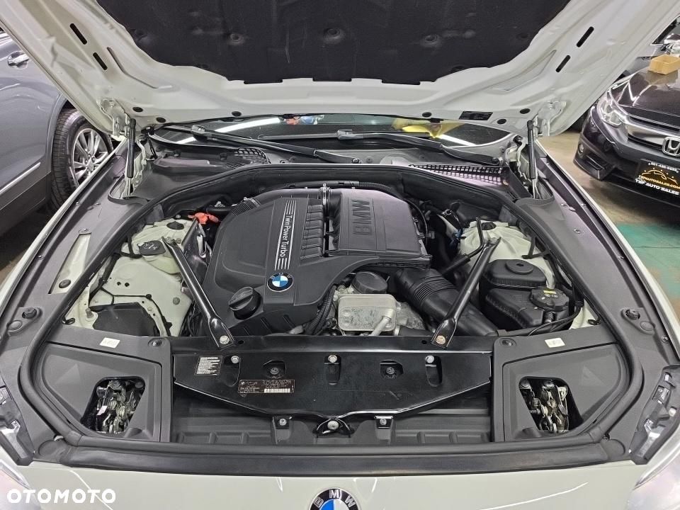 BMW Seria 5 535i xDrive - 12