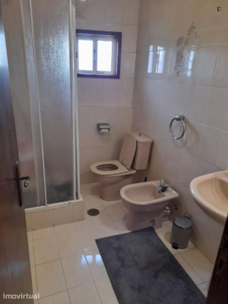 Quarto - localizado em Pedrouços Porto - Grande imagem: 4/10