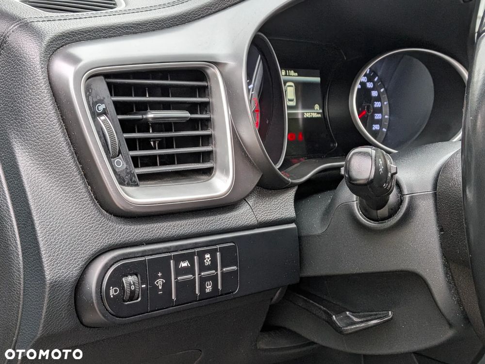 Kia Ceed 1.5 T-GDI Business Line - 12
