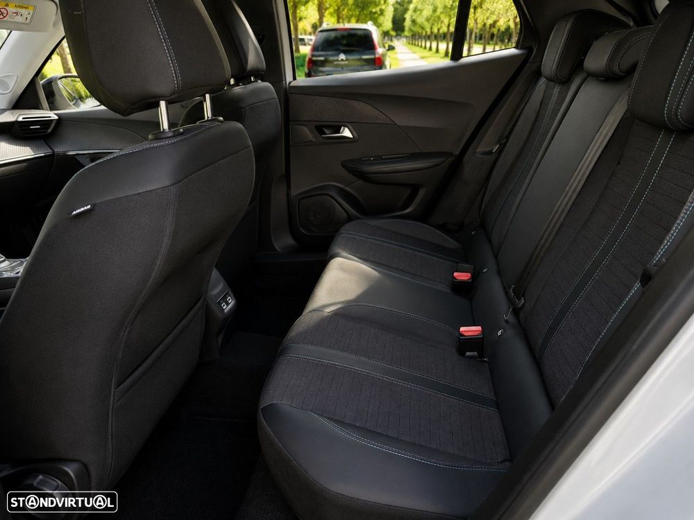 Peugeot 2008 1.2 PureTech Allure Pack EAT8 - 10