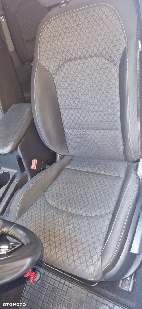 Kia Ceed - 9