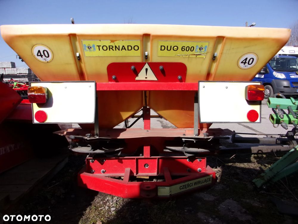 Inny Rozsiewacz nawozów i wapna, taśmowy jedno i dwu tarczowy Kłos, Motyl 300, 400, 600, 800 1000 litrów, Rozsiewacz nawozów dwutarczowy ABRA2 - MAXI, Semior, Unior, Unior2, Mini, Mini2, Rozsiewacz dwutarczowy DEX-WAL (Lift, Tornado duo Turbo), Rozsiewacz nawozów Pronar  FD1-M05 - 30