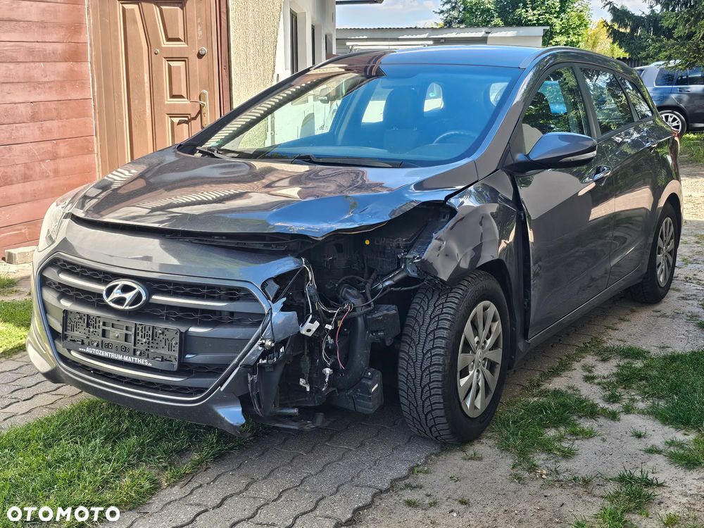 Hyundai i30 blue Kombi 1.6 CRDi Classic - 1