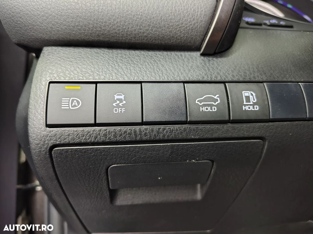 Toyota Camry 2.5 Hybrid Business - 12