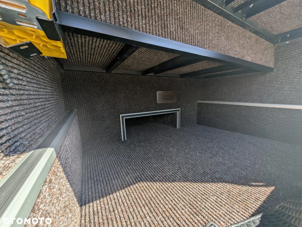 Mercedes-Benz Sprinter 517 - 12