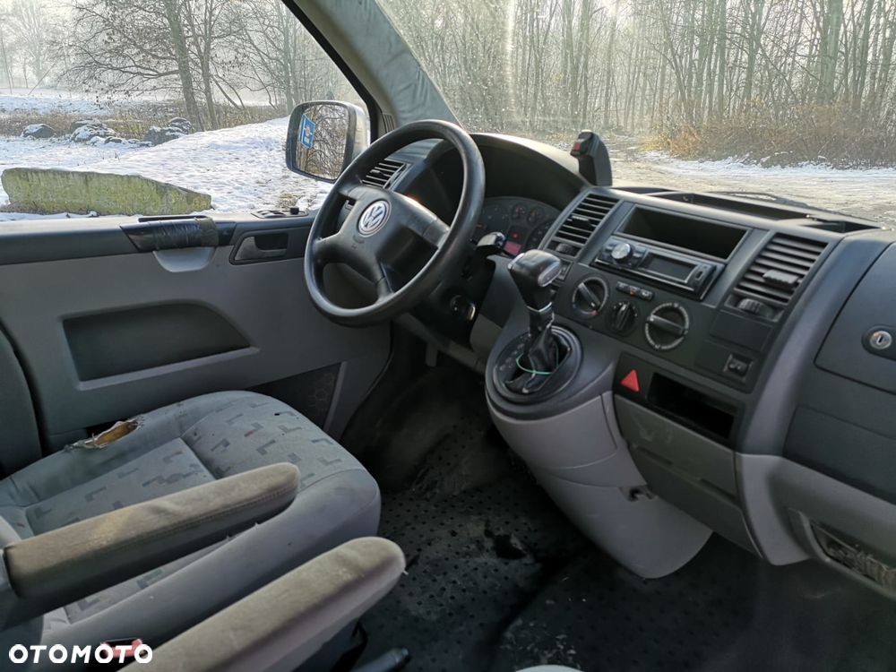 Volkswagen Caravelle - 9