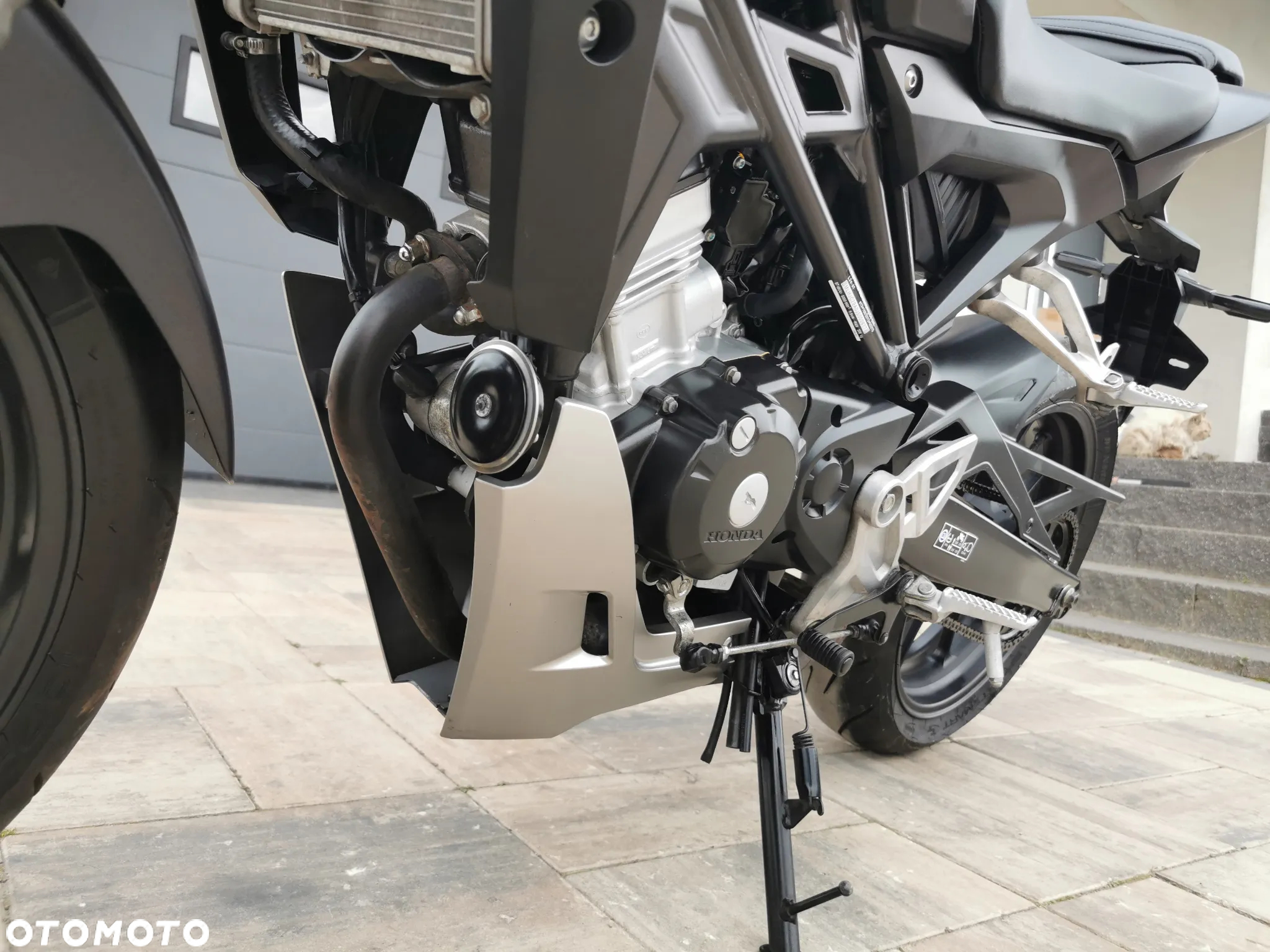 Honda CB - 12
