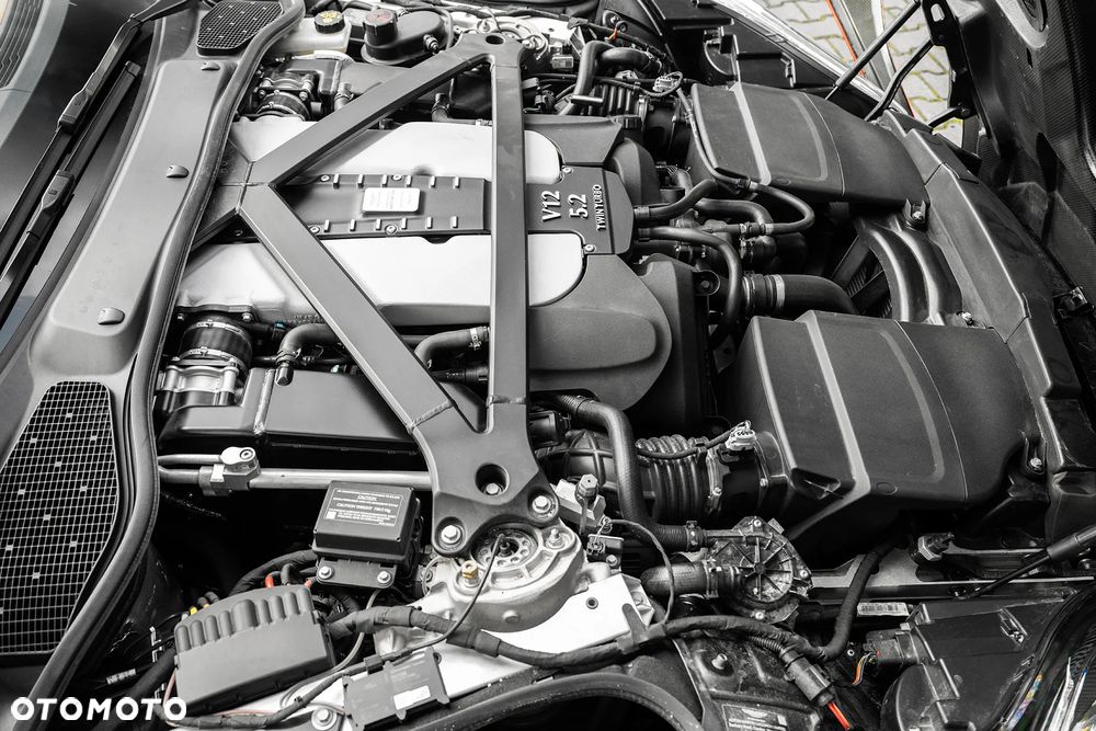 Aston Martin DBS - 37