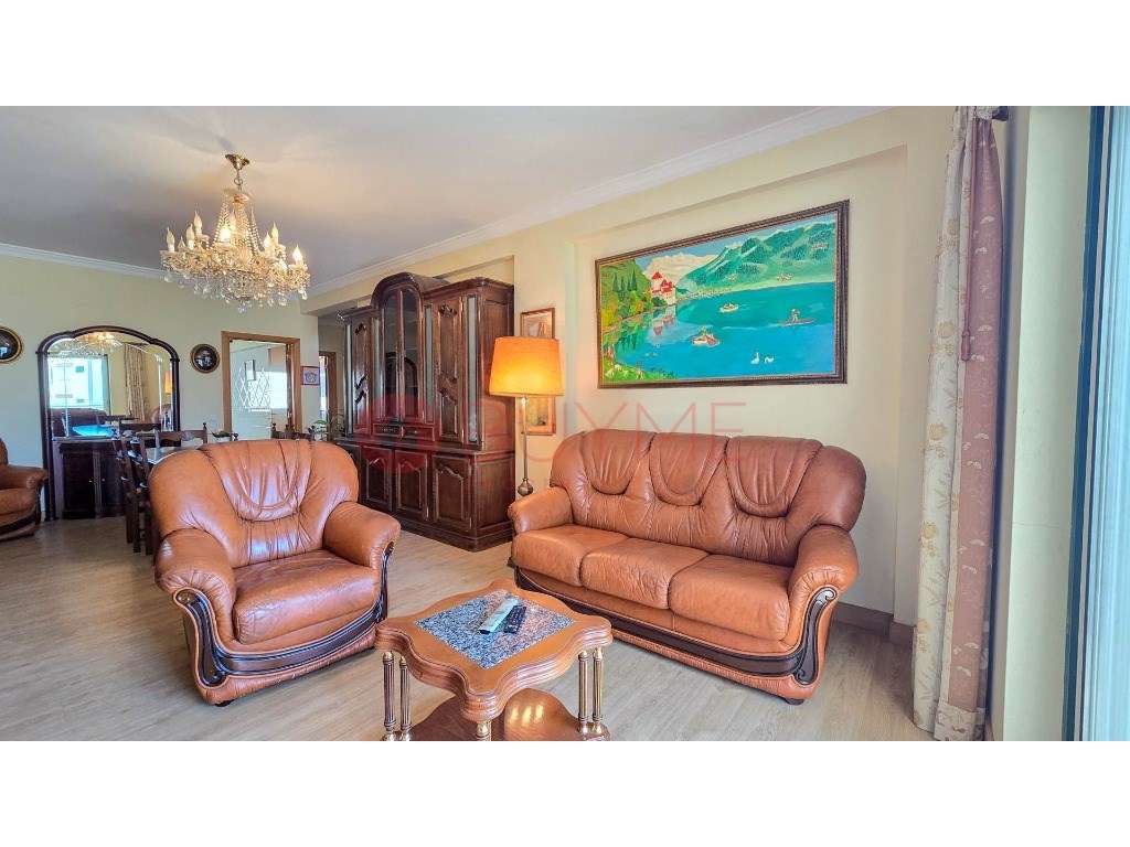 Apartamento T2 com Garagem no Centro de Quarteira a 500m da Praia - Grande imagem: 2/13