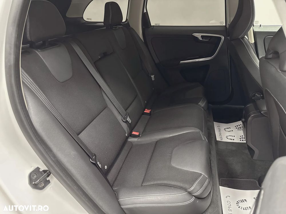 Volvo XC 60 D4 Momentum - 8