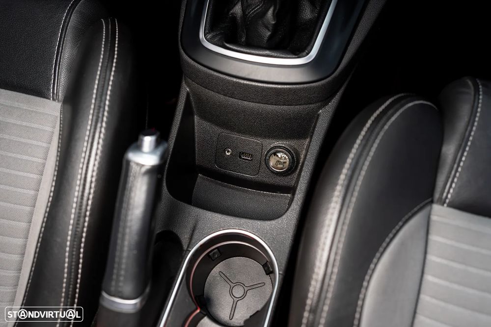 Ford Fiesta 1.6 EcoBoost c/ Pack Pele Desportiva ST - 19