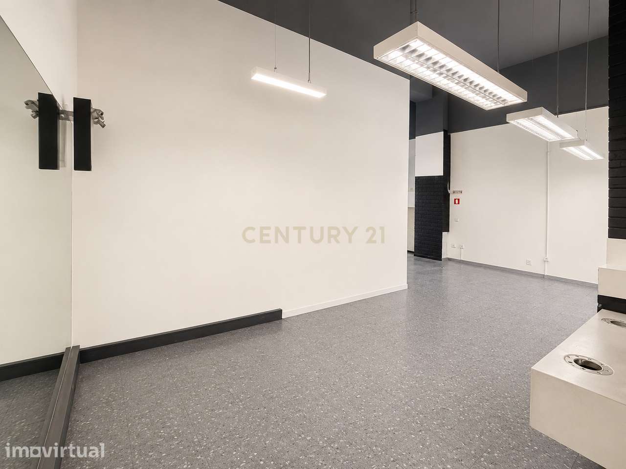 Loja - Galerias Mota Galiza, Porto - Grande imagem: 4/13