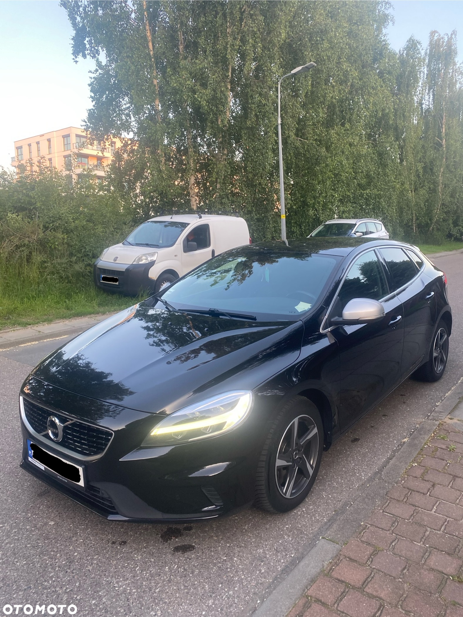 Volvo V40 D3 Drive-E R-Design Momentum - 3