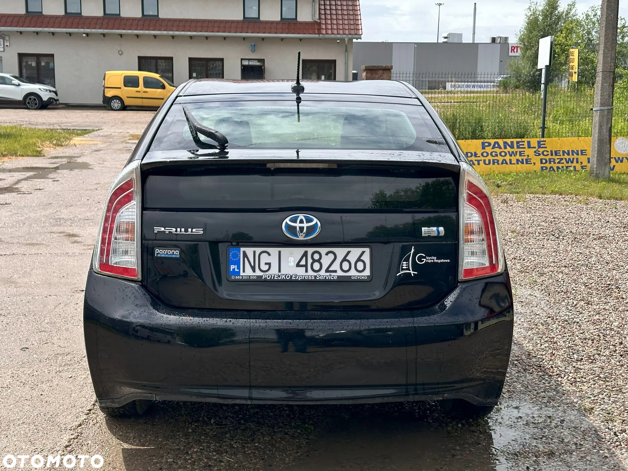 Toyota Prius - 4