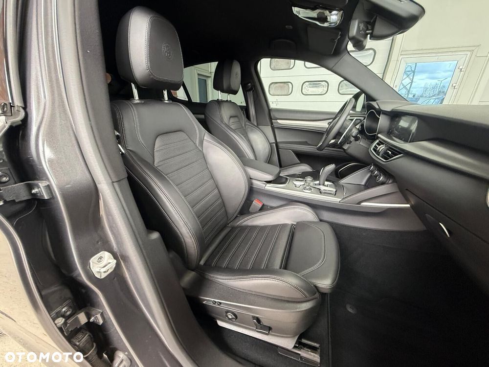 Alfa Romeo Stelvio 2.0 Turbo Veloce TI Q4 - 12