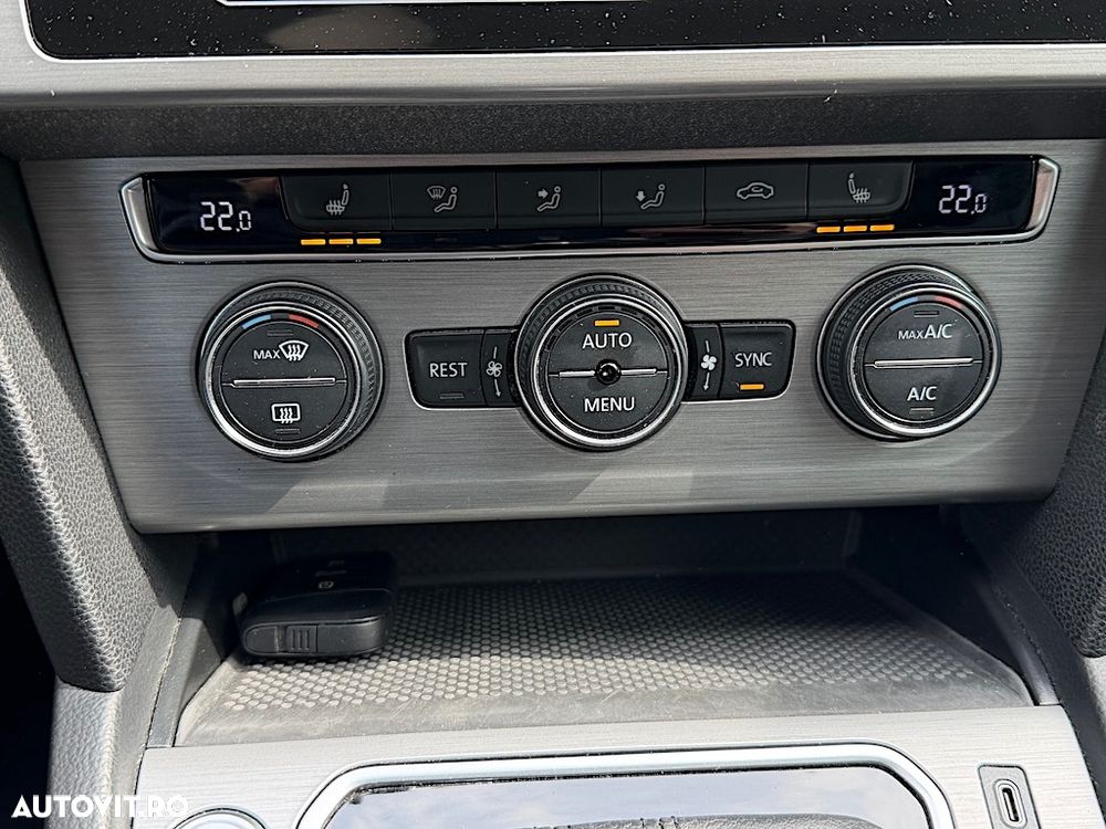 Volkswagen Passat 2.0 TDI DSG Comfortline - 11