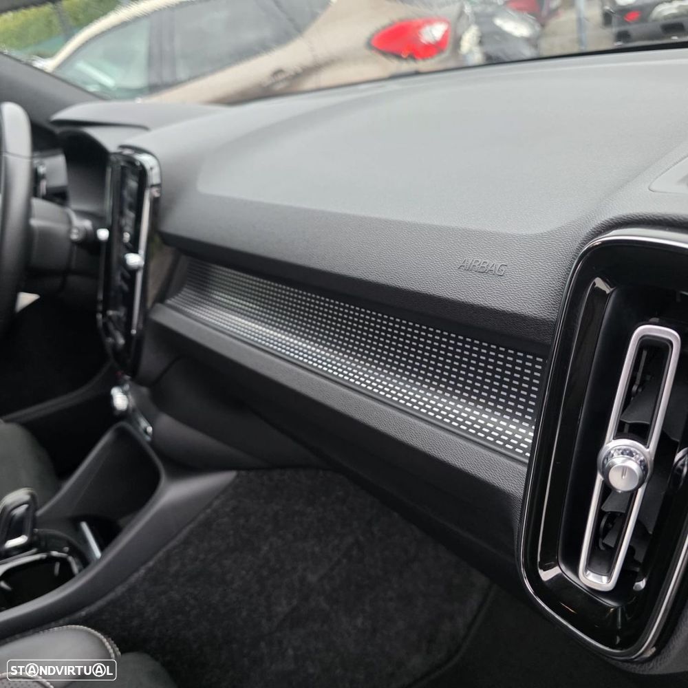 Volvo XC 40 2.0 D3 R-Design Geartronic - 36