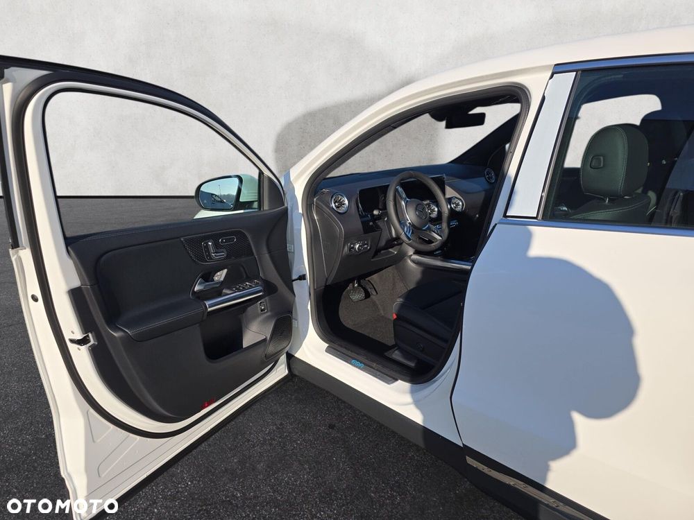 Mercedes-Benz EQA - 10