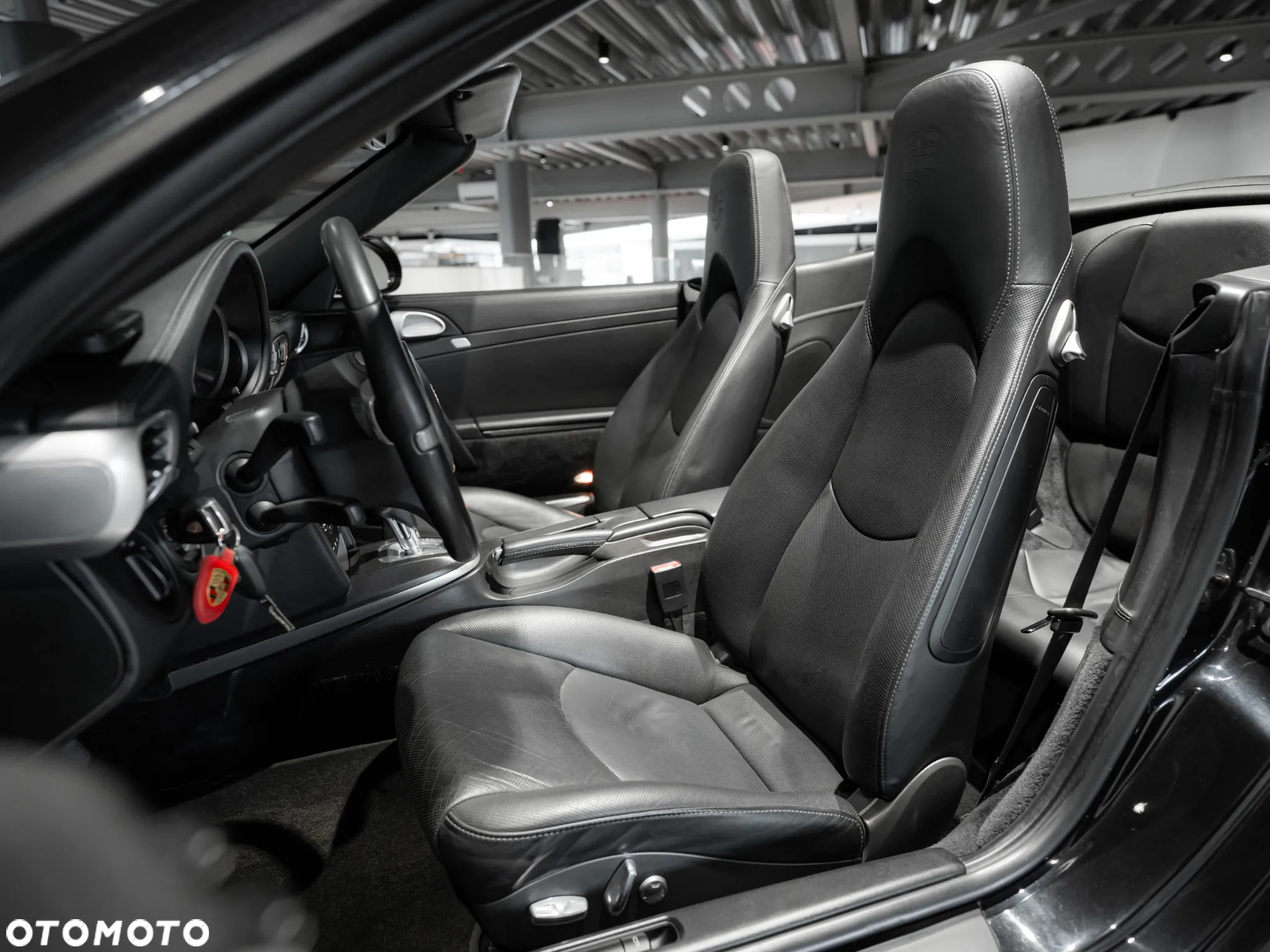 Porsche 911 Carrera 4S Cabriolet PDK - 23