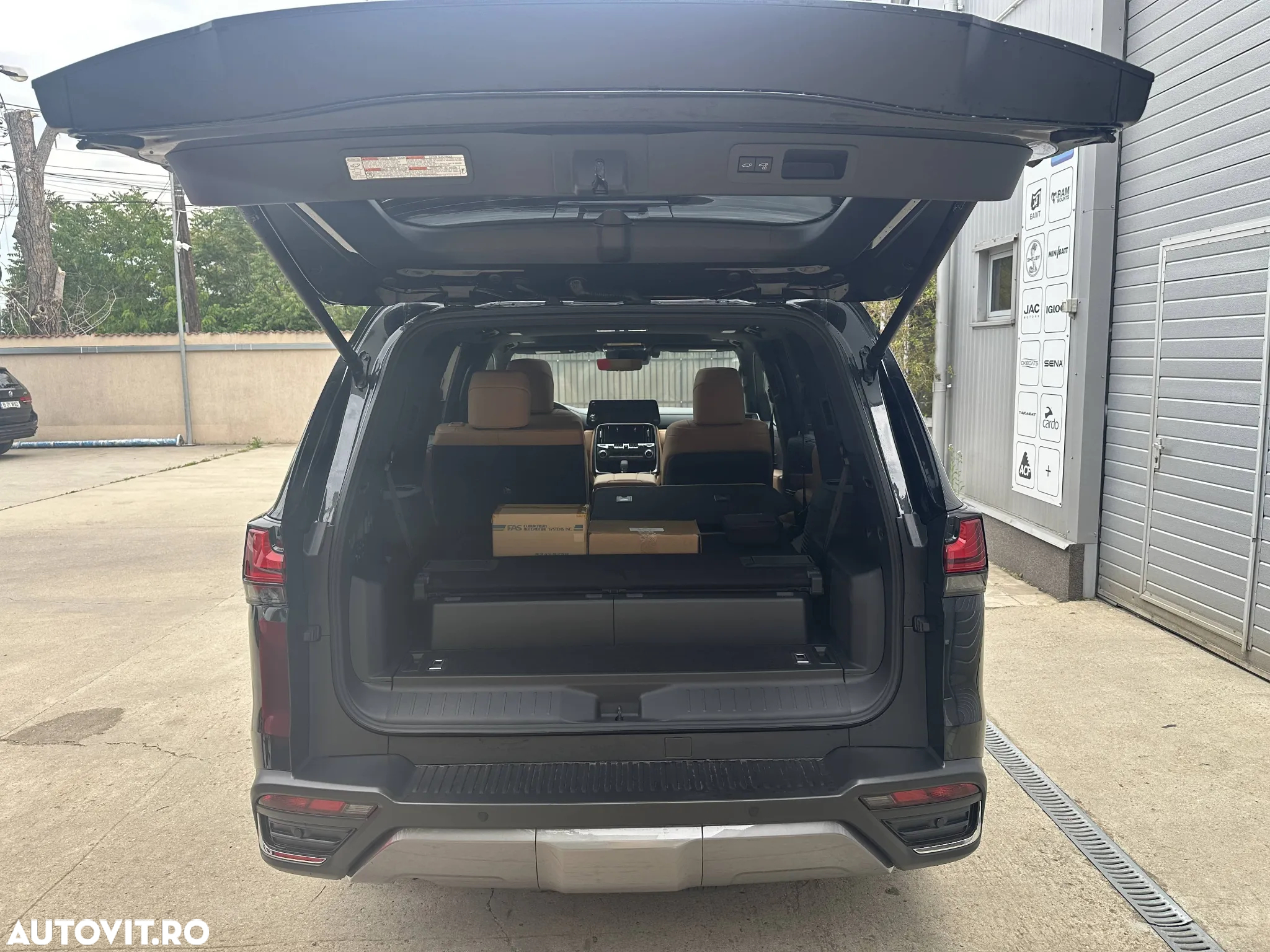 Lexus Seria LX - 11