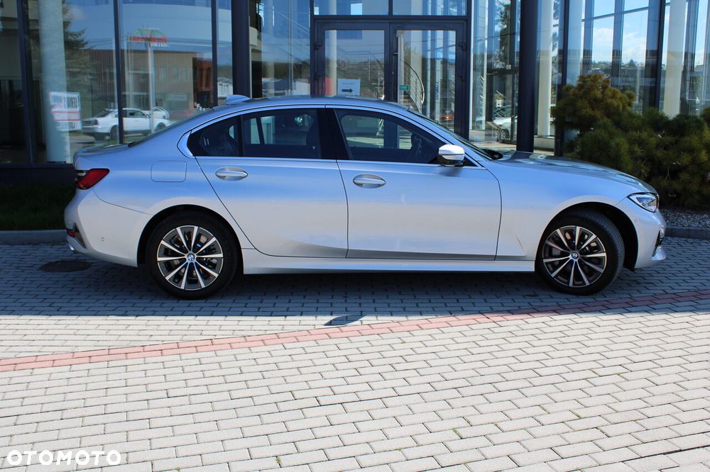 BMW Seria 3 330i Sport Line - 6