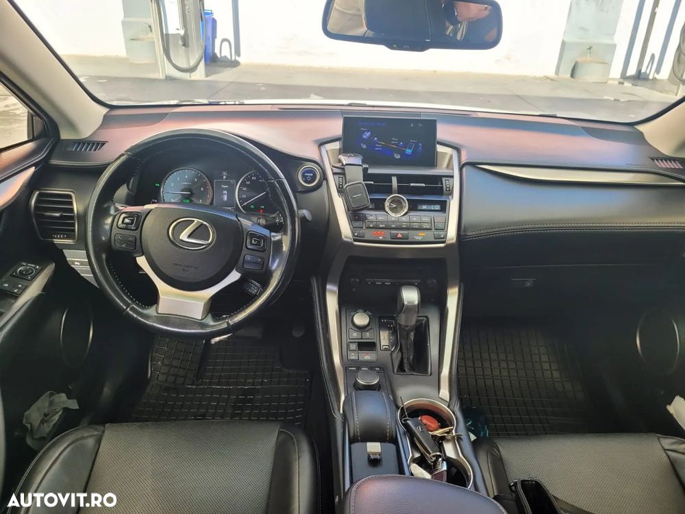 Lexus Seria NX - 7