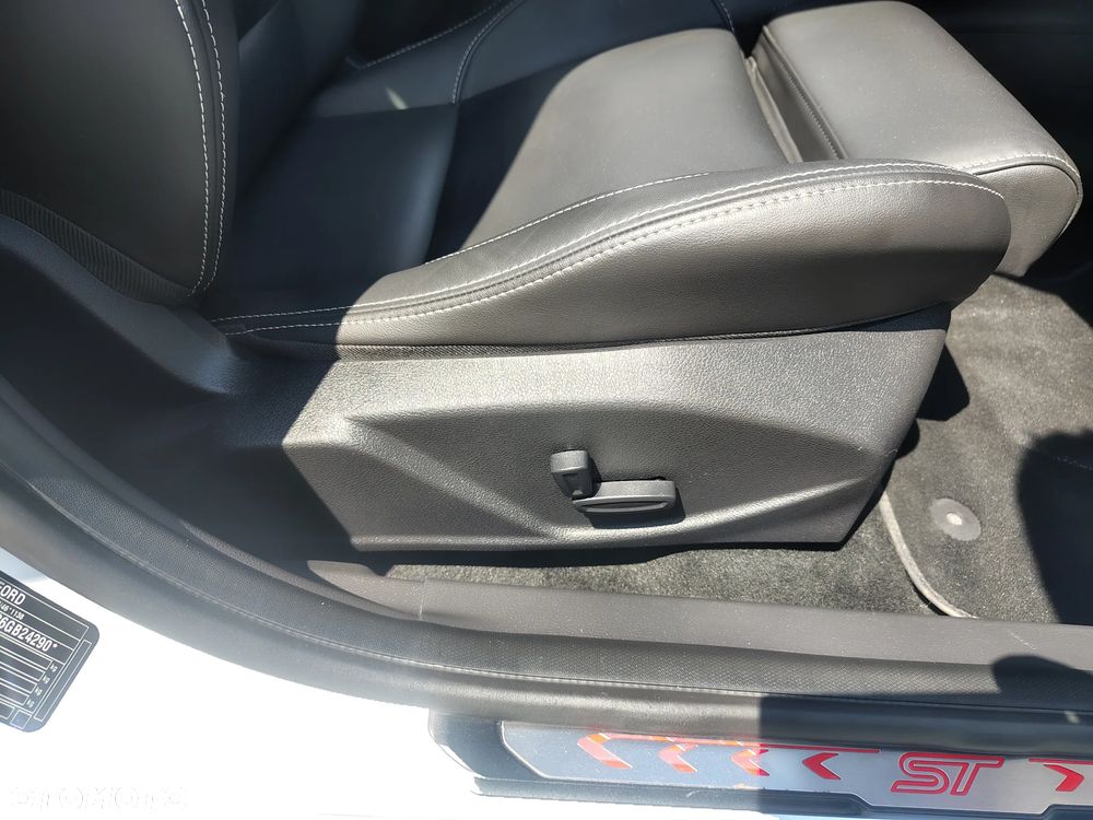 Ford Focus ST - 33