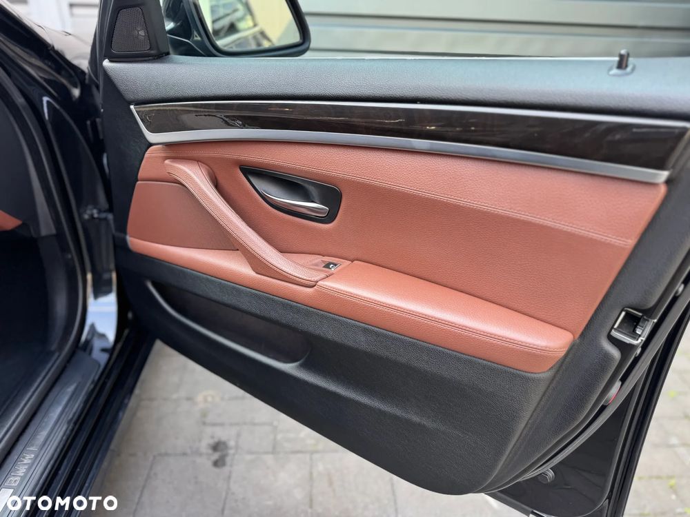 BMW Seria 5 535i - 32