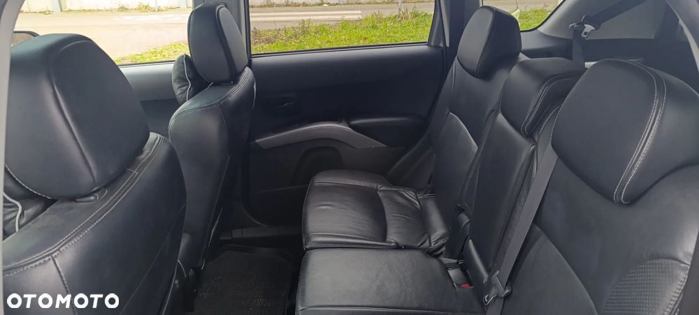 Mitsubishi Outlander 3.0 V6 XLS - 4