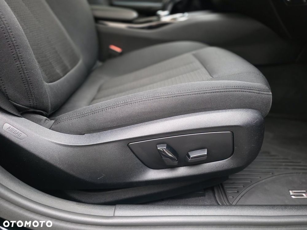 BMW Seria 5 520d xDrive - 24
