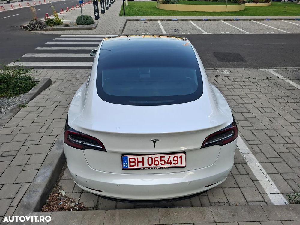 Tesla Model 3 - 8