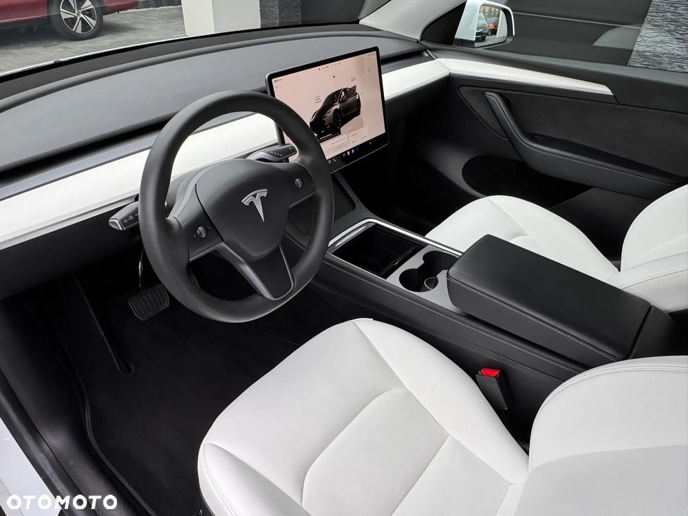 Tesla Model Y Standard - 14